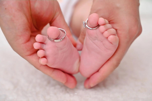 杭州宝宝脸上长黑点